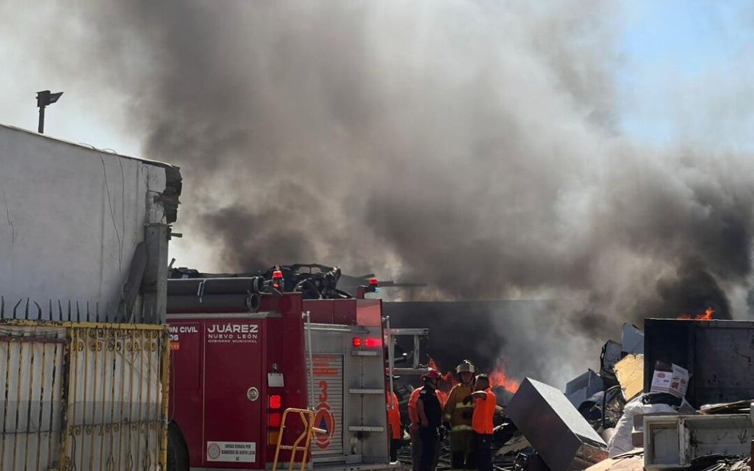 Incendio en Juárez: Urgente Respuesta de Cuerpos de Rescate en Empresa Recicladora
