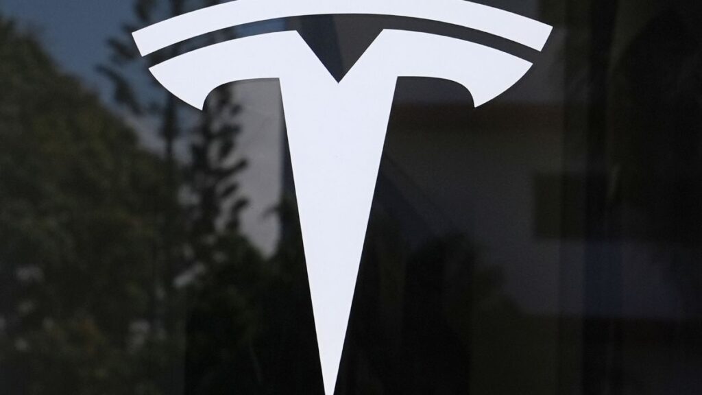 Tesla Pierde el Liderazgo Global en Vehículos Eléctricos: Caída en Ventas 2025