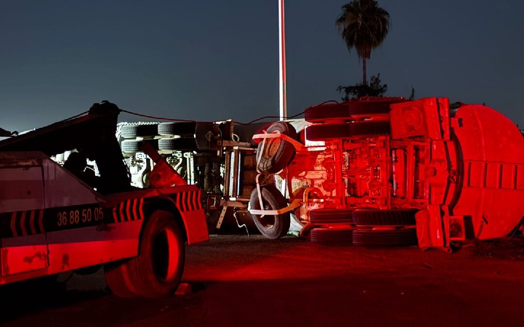 Accidente en Chapala: Pipa Volcada Cierra Carretera Cerca del Aeropuerto de Guadalajara