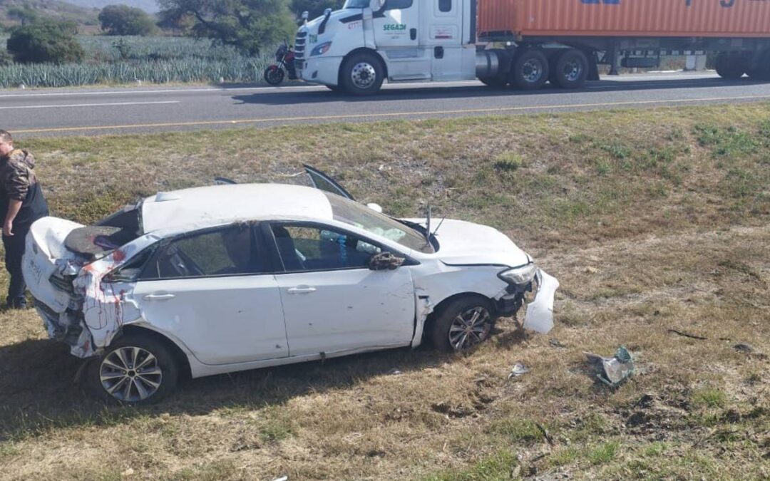 Accidente en Autopista de Michoacán: Volcadura Deja Heridos de Gravedad