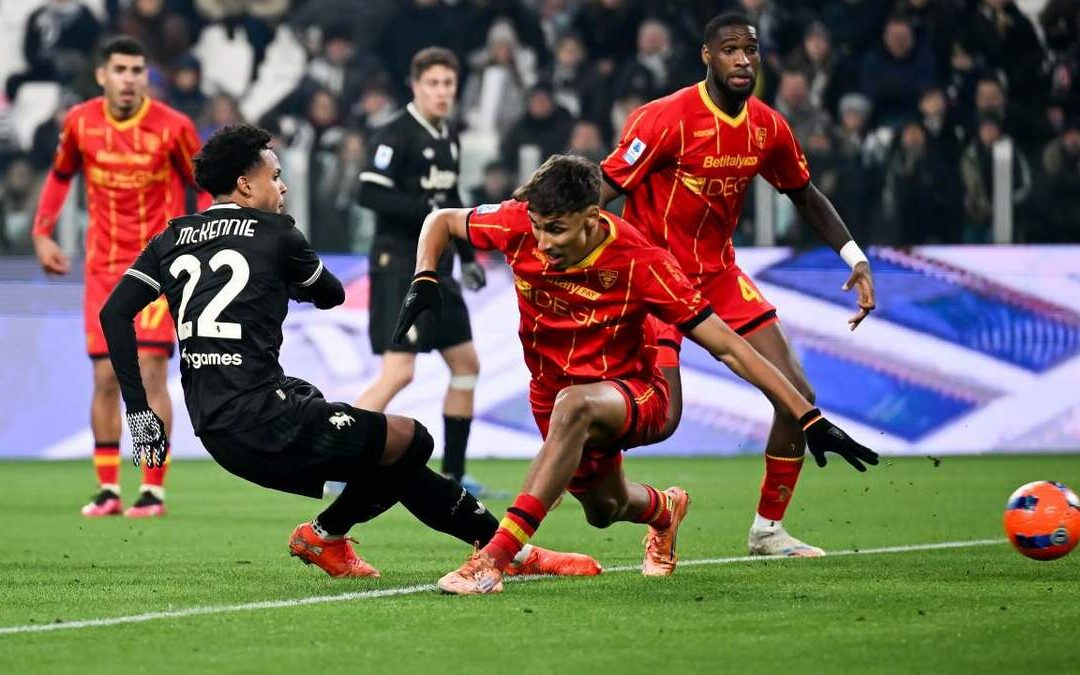 Juventus tropieza ante Lecce y se aleja de la cima de la Serie A