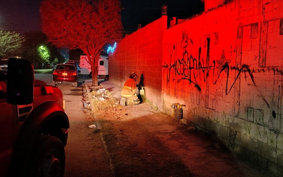 Incendio en Torreón: Hombre Causa Caos al Prender Fuego a Medidores de Gas y Vehículos