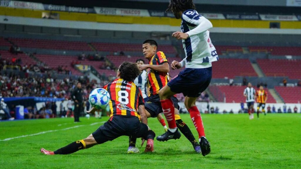 Carlos Fierro sufre una ruptura de ligamentos y se pierde el Clausura 2026