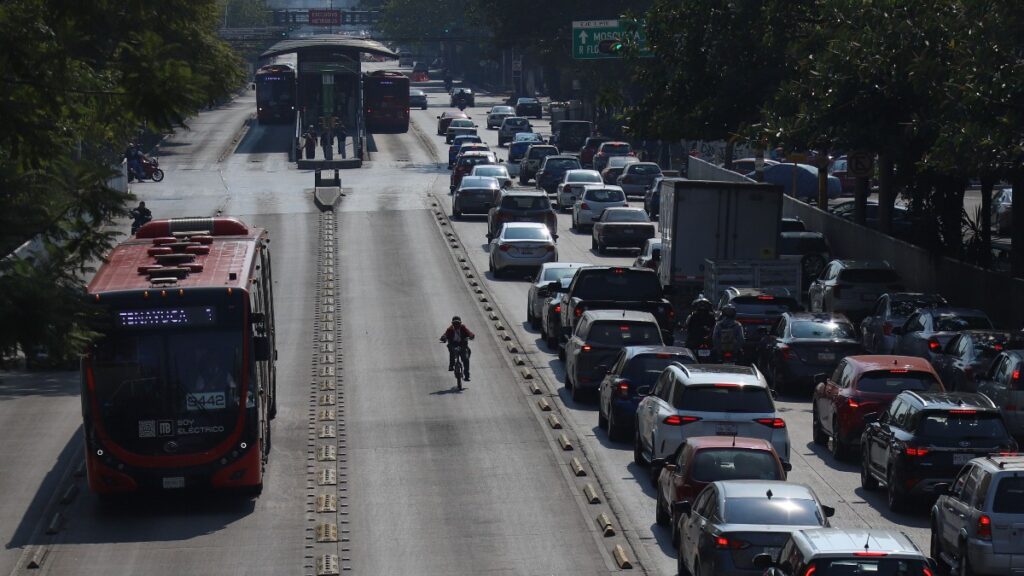 Hoy No Circula en CdMx y Edomex: qué autos descansan el lunes 5 de enero 2026