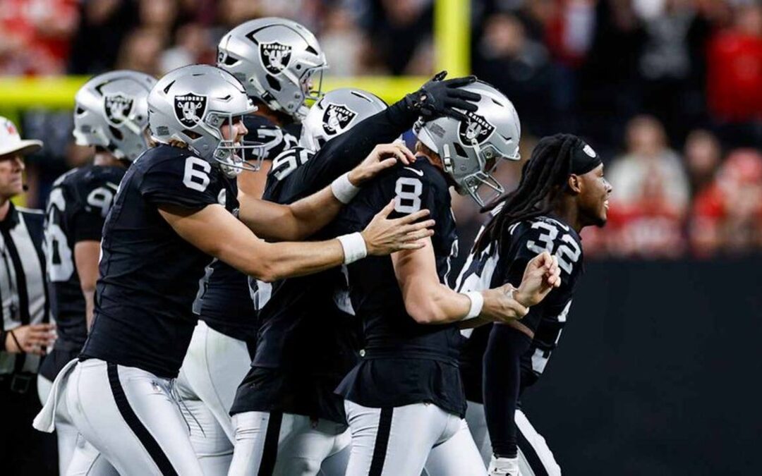 Raiders Celebran un Dramático Triunfo sobre los Chiefs en la NFL 2025-26