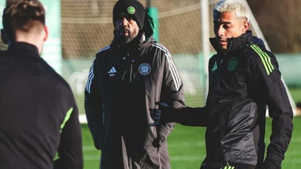 Julián Araujo Hace Su Debut en el Celtic FC Tras el Sorprendente Cambio de Técnico