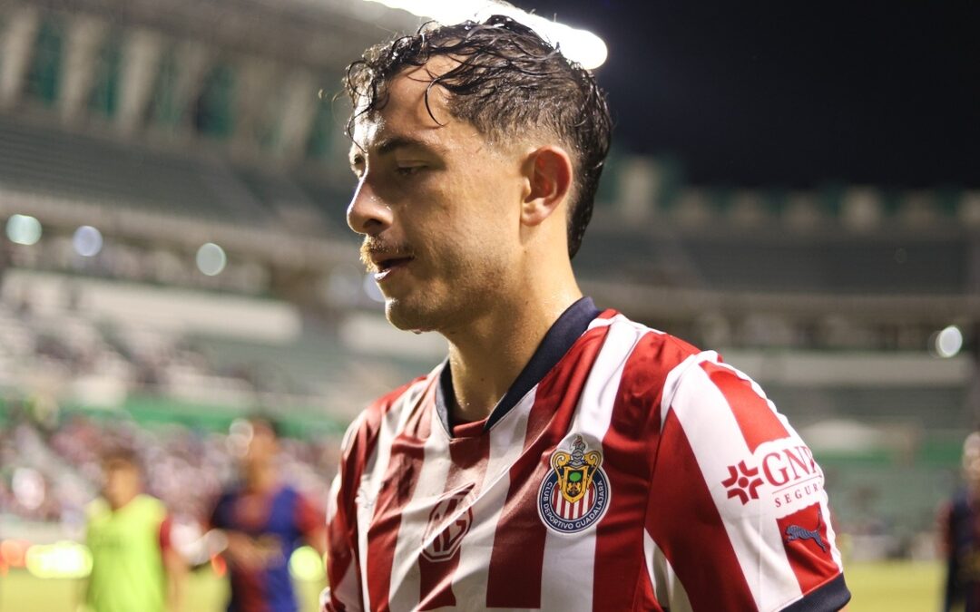 Chivas Confirma la Salida de Alan Mozo: Un Adiós Emotivo