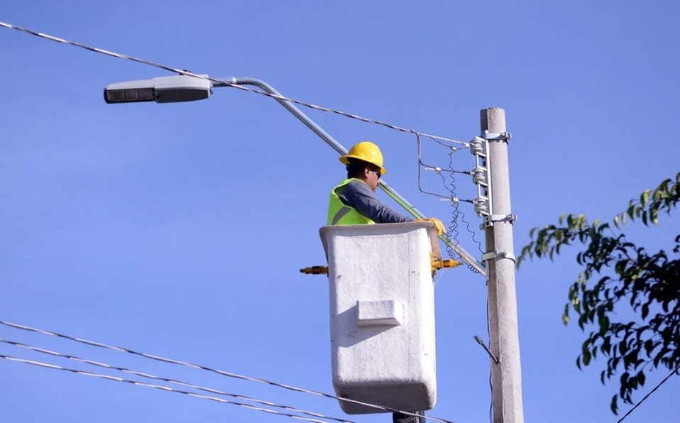 Caen un 60% los reportes de fallas en alumbrado público en Guadalajara en 2025