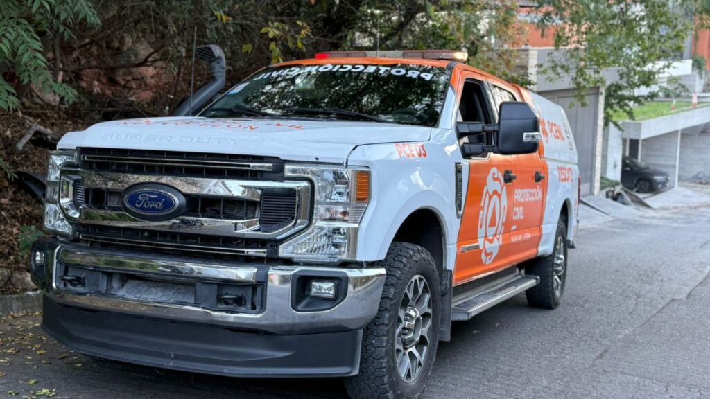 Rescate de un niño atrapado en el elevador en San Pedro, Nuevo León