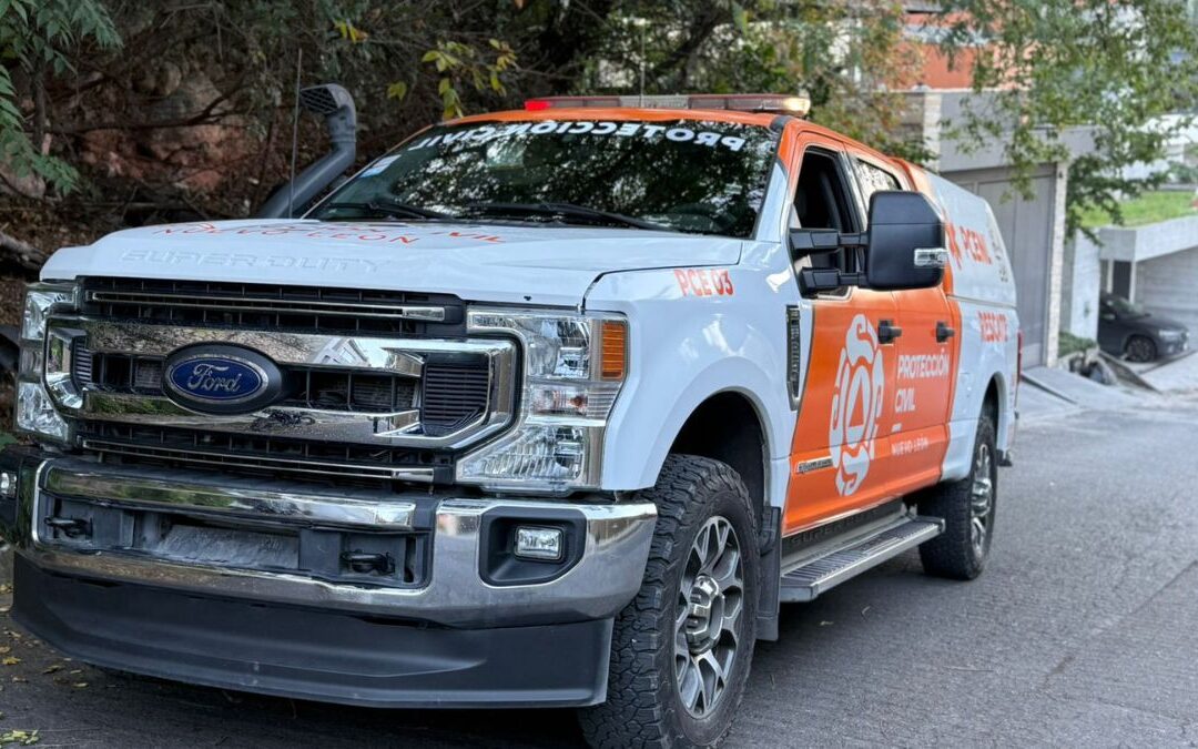 Rescate de un niño atrapado en el elevador en San Pedro, Nuevo León