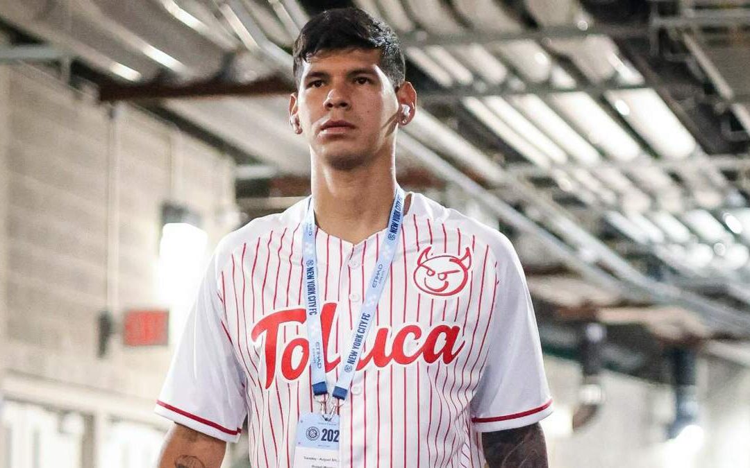 Pumas Avanza en Negociaciones con Toluca para Fichar a Robert Morales
