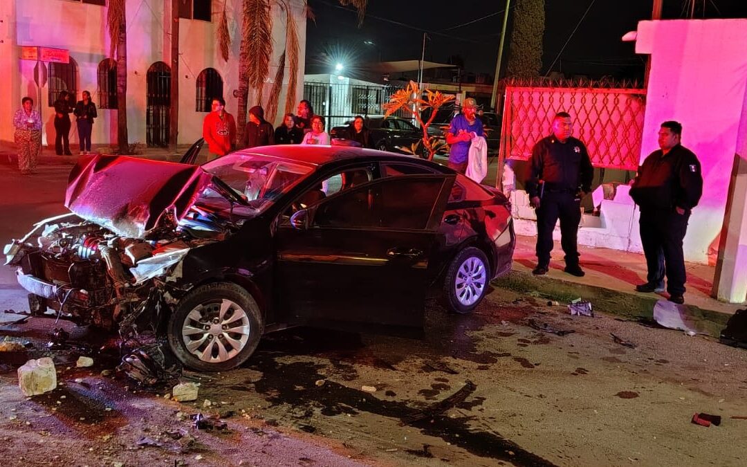 Accidente en Torreón: Joven derriba barda tras perder el control de su vehículo