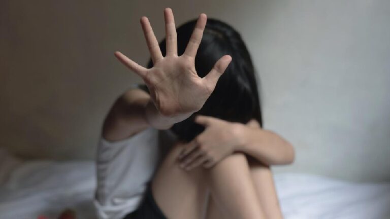 Fiscalía Arresta a Tres Hombres por Abuso Infantil y Violación en el AMG