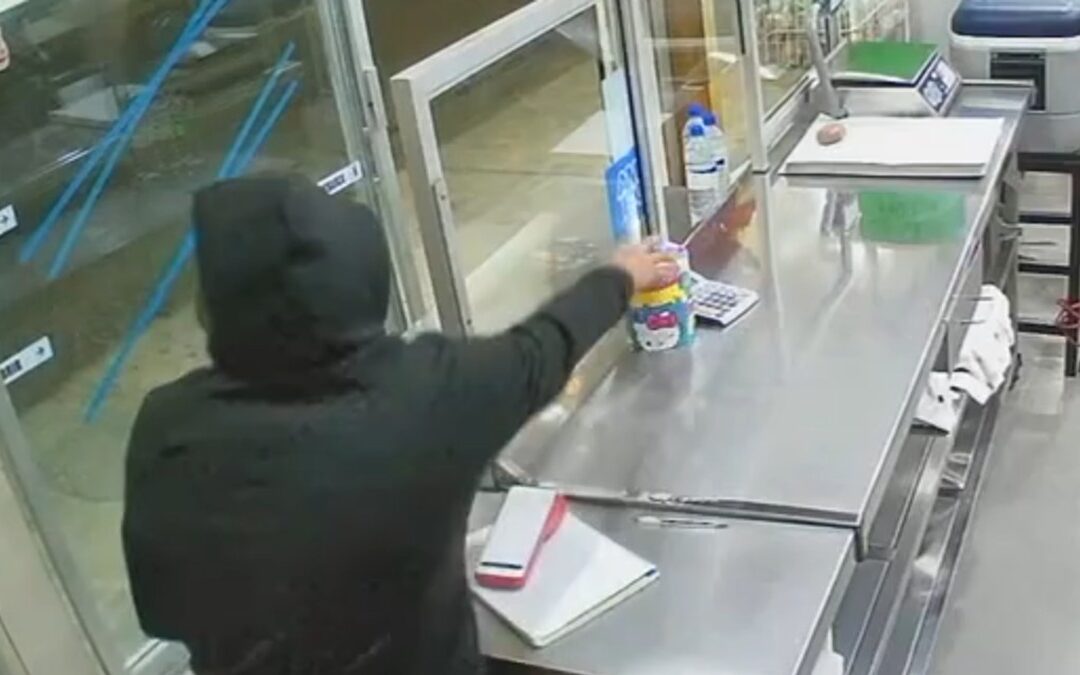 Asalto a Tortillería en Monterrey: Hombre Roba Bote de Propinas y es Captado en Video