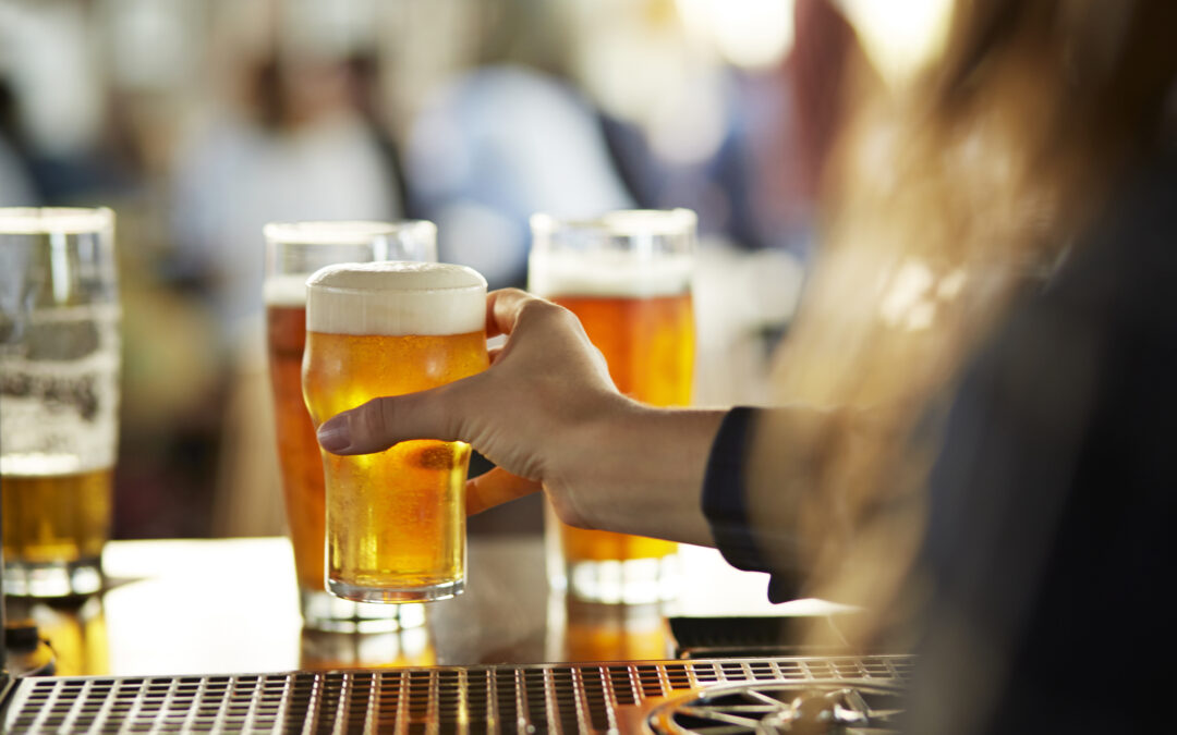 Arvada Lanza su Zona de Consumo Común: Disfruta del Brindis Comunitario en Olde Town