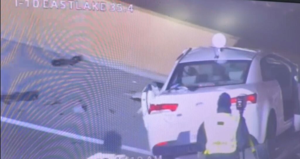 Cierre de Carriles en I-10 Este Debido a Accidente en Eastlake