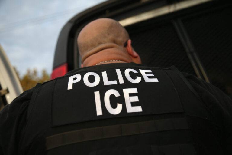 ICE Desafía la Orden Ejecutiva de Denver: Prohibición de la Aplicación de la Ley Federal es Inválida